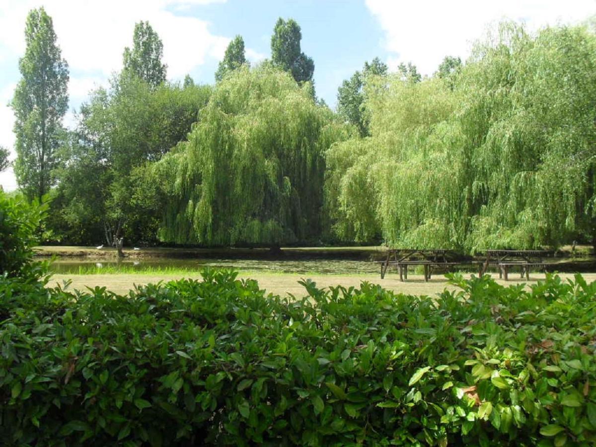 La Lune Lake Joue-en-Charnie Esterno foto